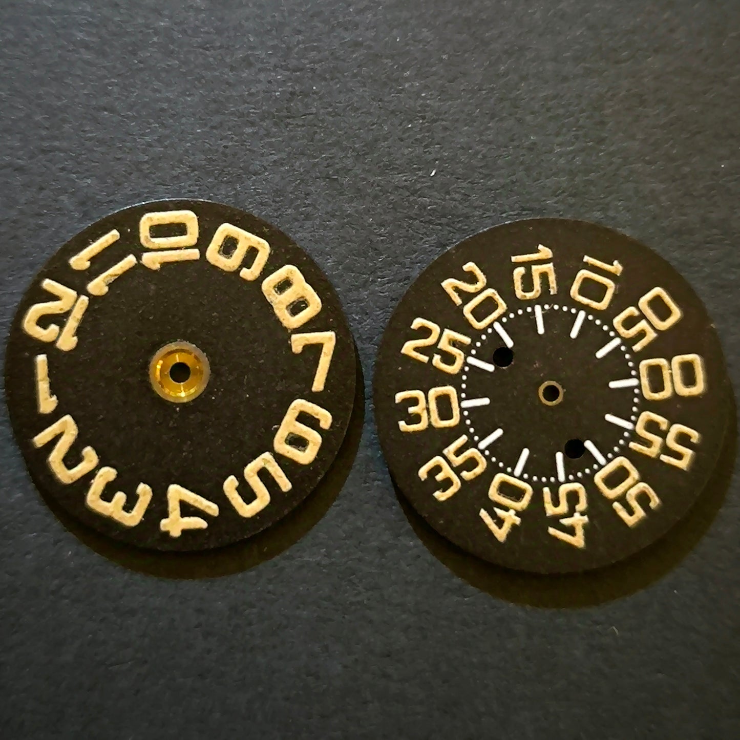 Amida Digital - Minutenscheibe & Stundenscheibe - NOS - AMIDA Cal. 420, 425, 435, 4350 - Schwarz & Bronzefarben kräftig, fett