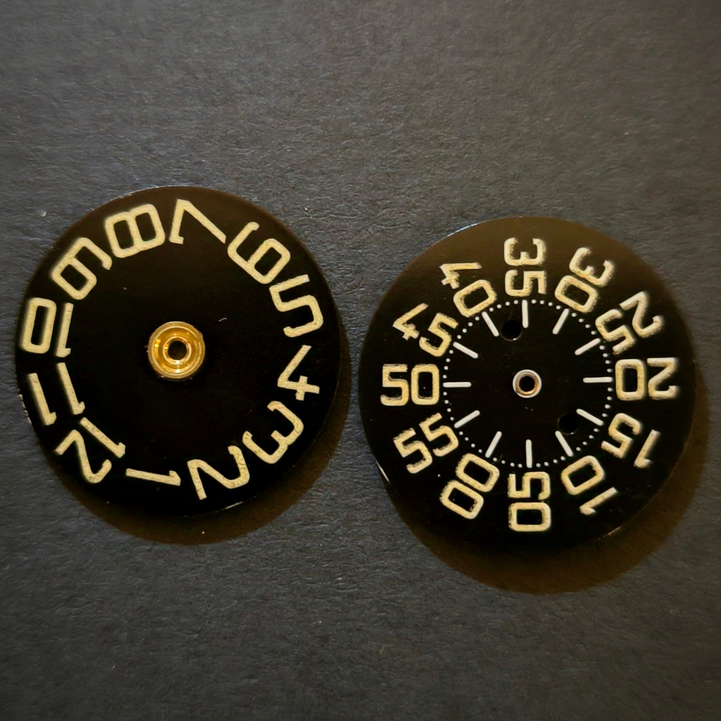 Amida Digital - Minutenscheibe & Stundenscheibe - NOS - AMIDA Cal. 420, 425, 435, 4350 - Schwarz & Bronzefarben Ziffern normal, schlank